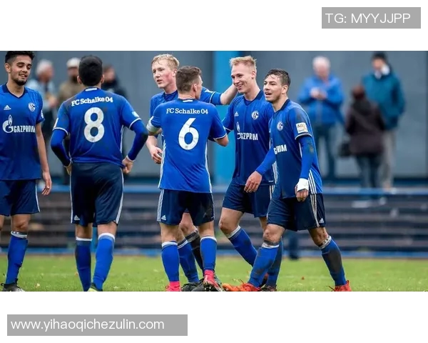 沙尔克04客场艰难逼平对手，双方战力不相上下